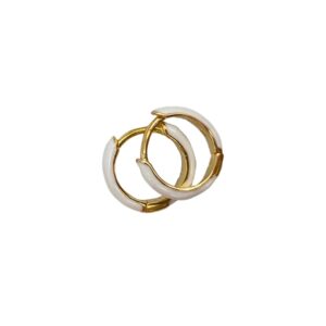 Pendientes Aura aro dorado en pata dorada con esmalte blanco. PE006105
