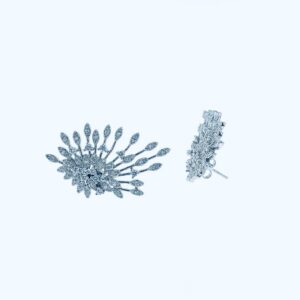 Pendientes Aura Plata forma rayos con piedras blancas.EA007012
