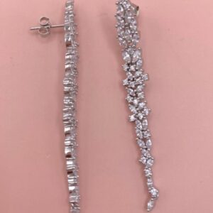 Pendientes Aura en Plata con circonita es en forma racimo. EA008562