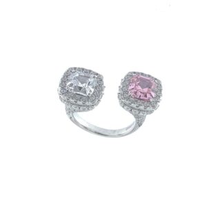 Anillo Aura Plata con dos piedras cuadradas  en rosa y en blanco.RI004810