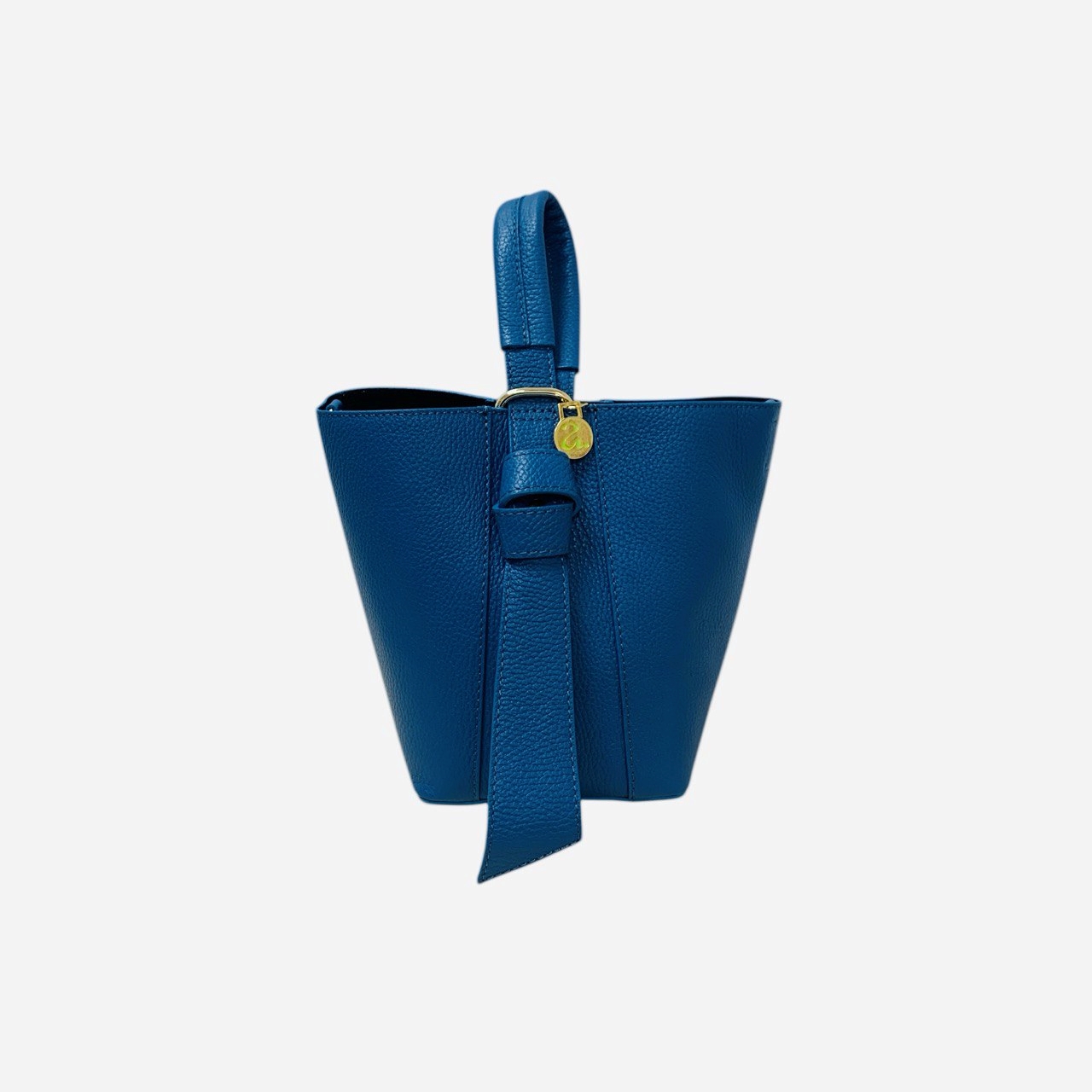 Bolso Aura piel Lina forma cubica azul marino. 0891AZ